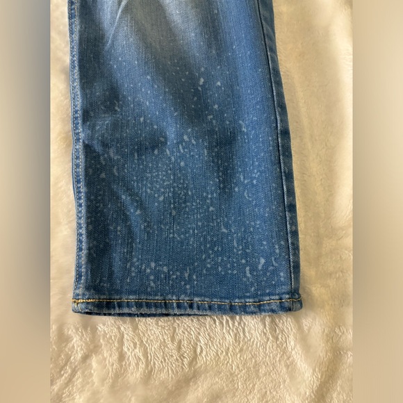 Old Navy Women’s Distressed Boyfriend Straight Jeans 18 Regular NWOT - Picture 2 of 7